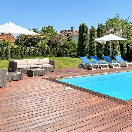 6 Person In Hornbaek-by Traum