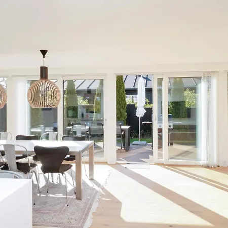 6 Person In Hornbaek-by Traum *