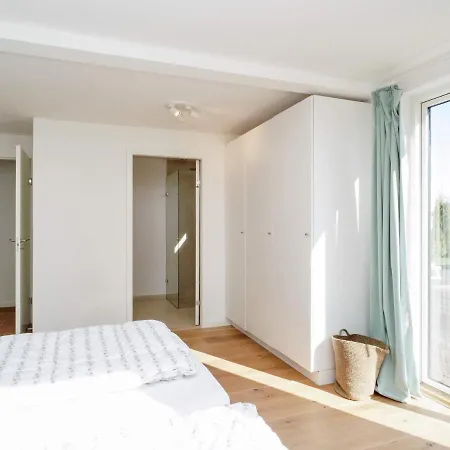 6 Person In Hornbaek-by Traum